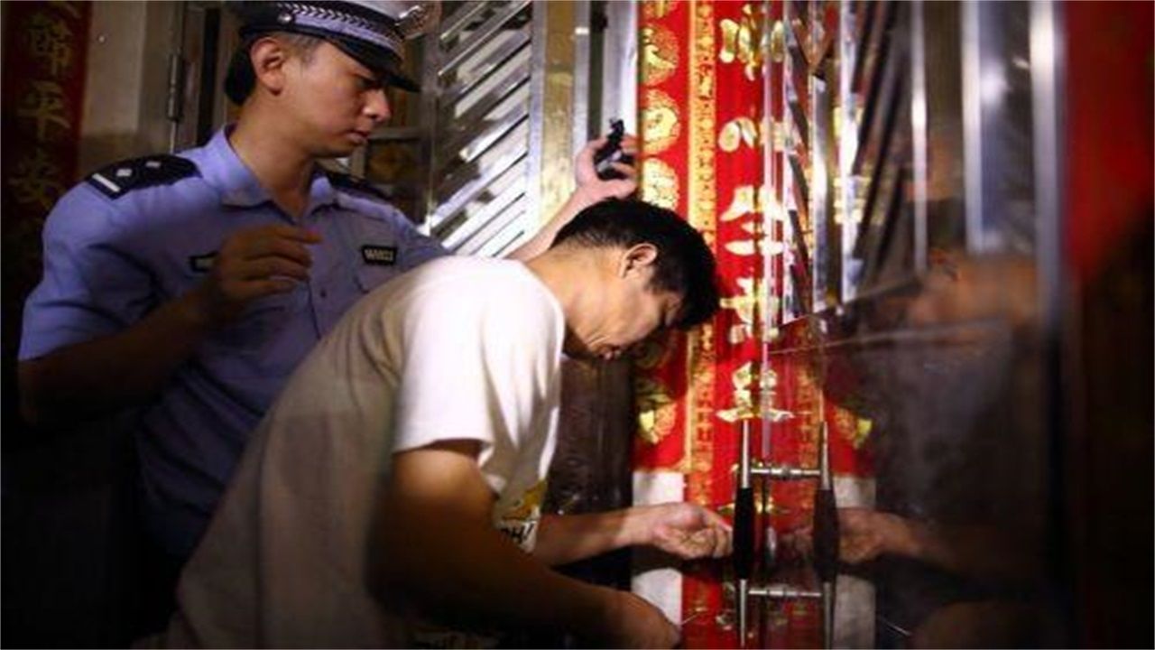 平街乡请开锁师傅开了锁后，师傅为什么一般都不进门，就算主人请也不进去？